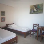 Areti & Maria Apartment *
