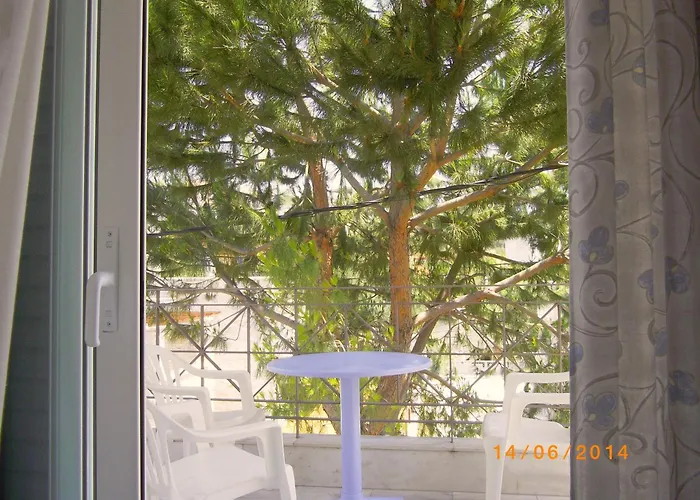 Daire Areti & Maria *