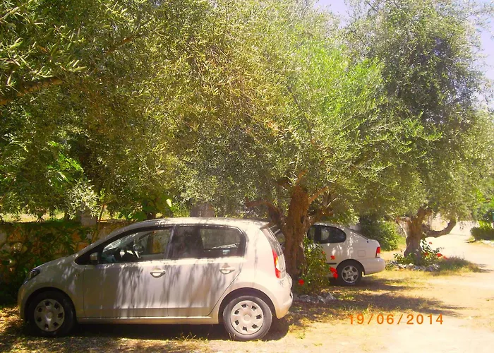 Daire Areti & Maria Gytheio